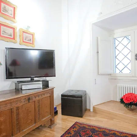 Center Apartment *